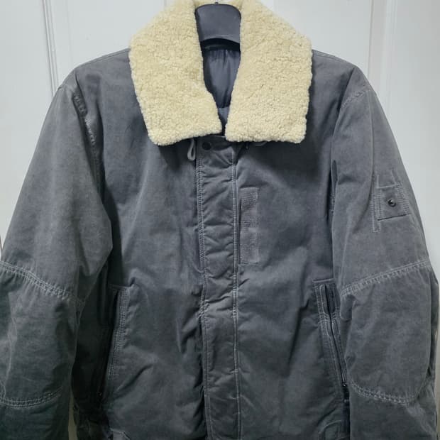 시리즈 라파예트 피그먼트 워싱 패딩 그레이 색상 105 사이즈 입니다.
