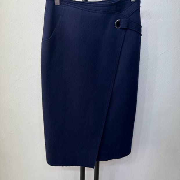 매장판정품) 메릴링 이태리 21ss 랩 스타일 네이비 스커트 38