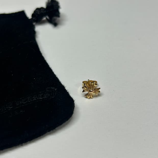 크롬하츠 22k 플러스 스터드 이어링