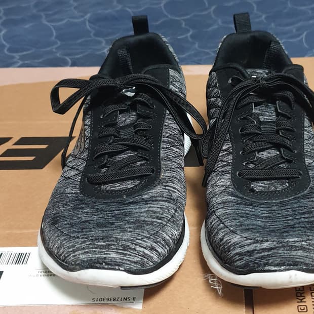 스케쳐스 스니커즈 (225)