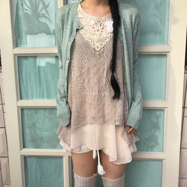 Lace point punching unbalanced sleeveles