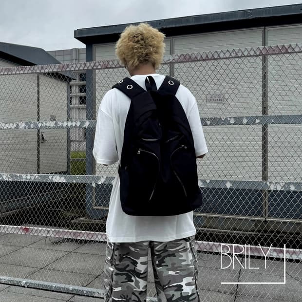 [Unisex] THUG 크로스 지퍼 아일렛 스트랩 대용량 배낭 백팩