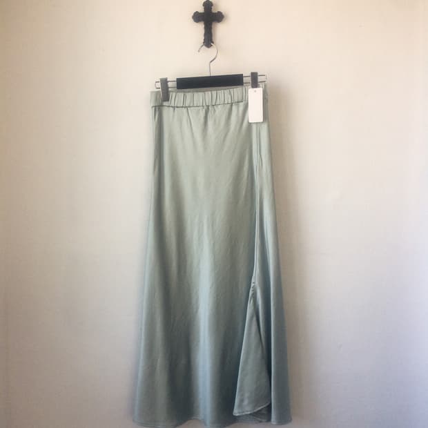 Glossy long skirt