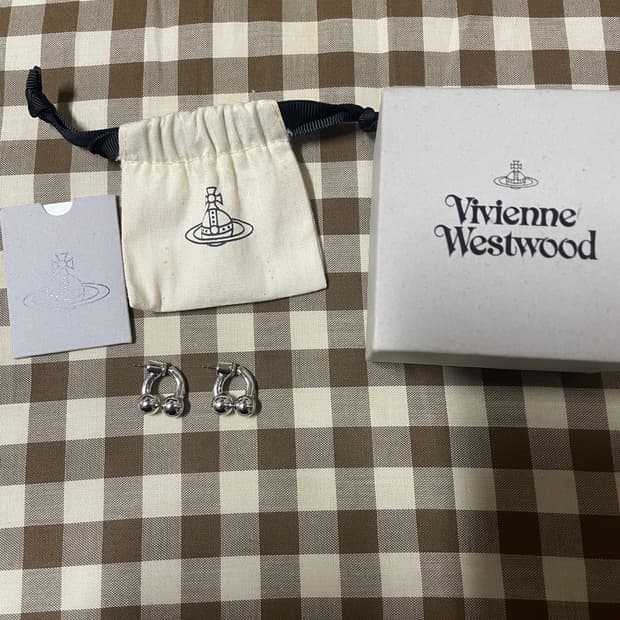 비비안웨스트우드 피어싱 귀걸이 OS