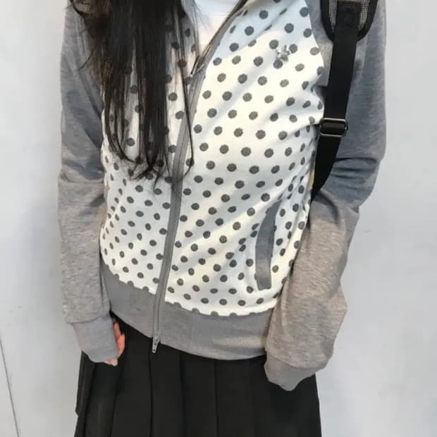 s) 더콜디스트모먼트 도트 집업 회색 dot raglan