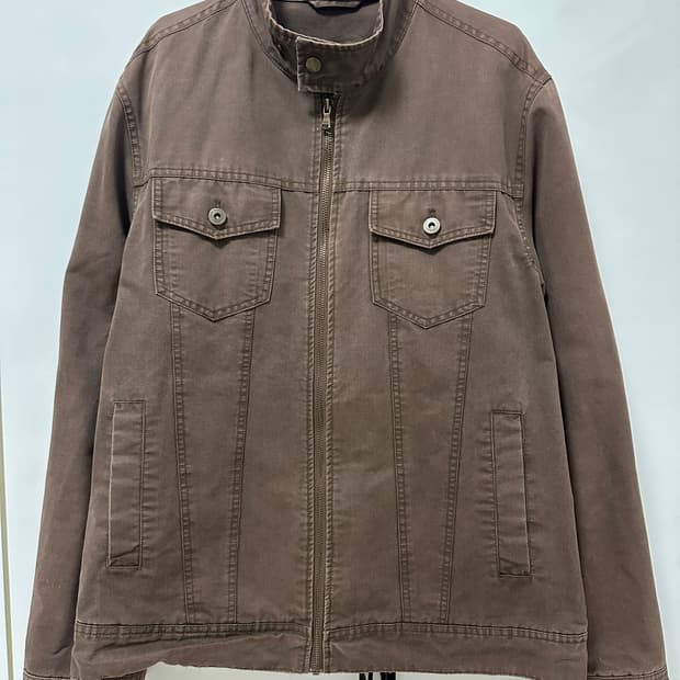 COAX 버튼 지퍼 디테일 반하이넥 자켓