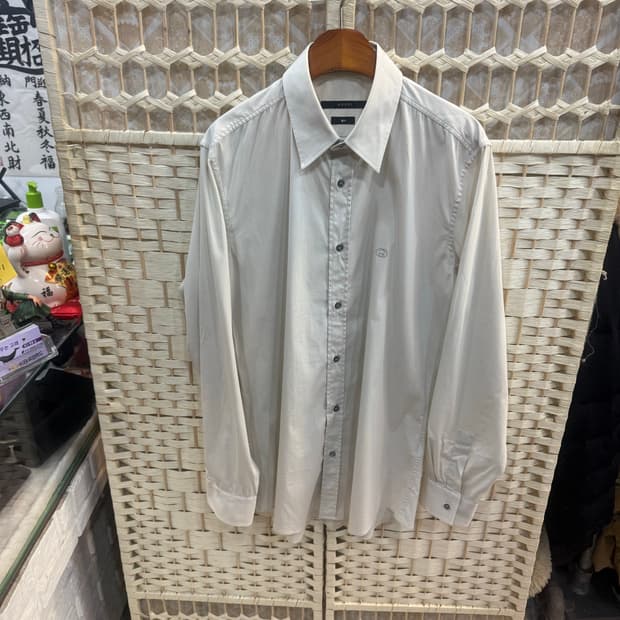 100 정품 구찌 셔츠 팝니다