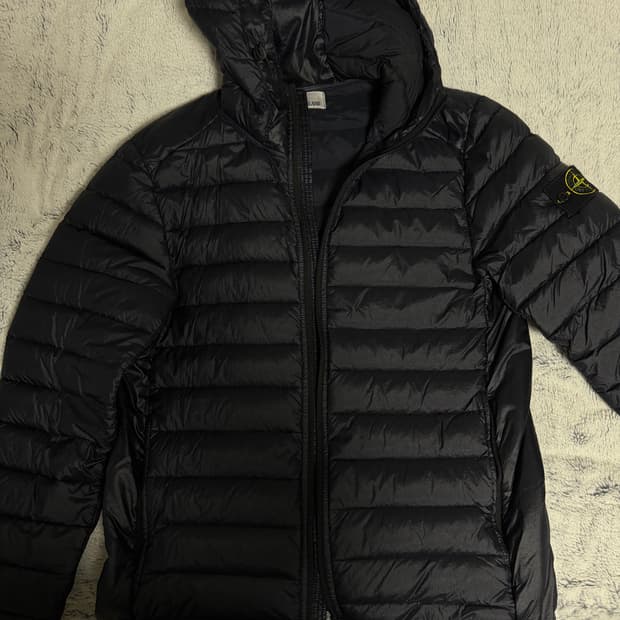 스톤아일랜드 룸우븐 경량 패딩 블랙 L