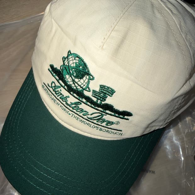 에메 레온 도르 유니스피어 햇 프리스틴 그린