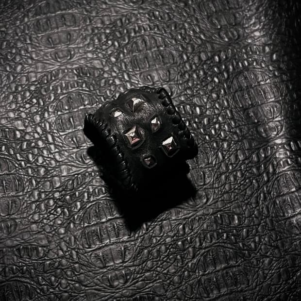 A Thick bracelet 08