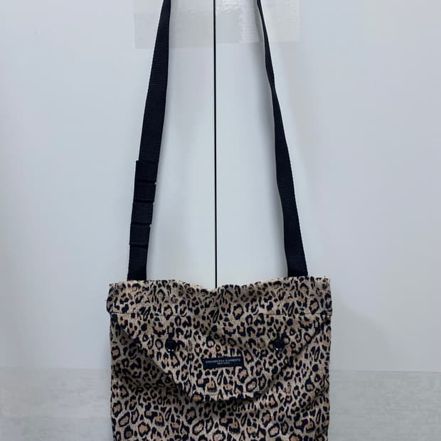 엔지니어드가먼츠 숄더백 레오파드