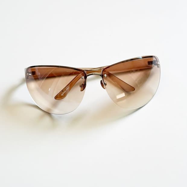 빅 무테 스퀘어 랩 어라운드 프레임 빈티지 틴트 선글라스