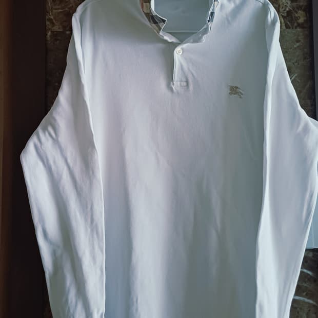 버버리 화이트 카라티