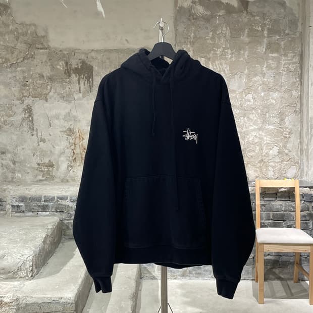 스투시 블랙 로고 베이직 캥거루 포켓 후디