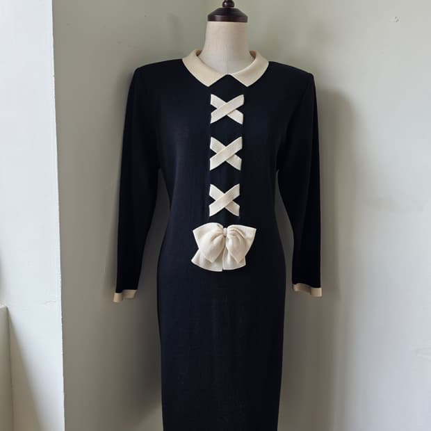 블랙 리본 포인트 니트 원피스