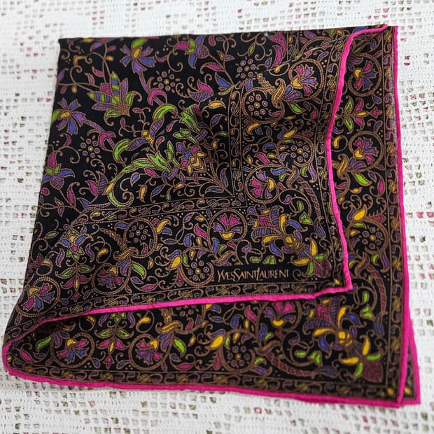 입생로랑 오리엔탈 플라워 패턴 손수건