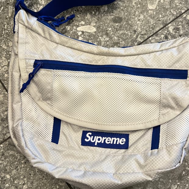 슈프림 메신저백 실버 처분 