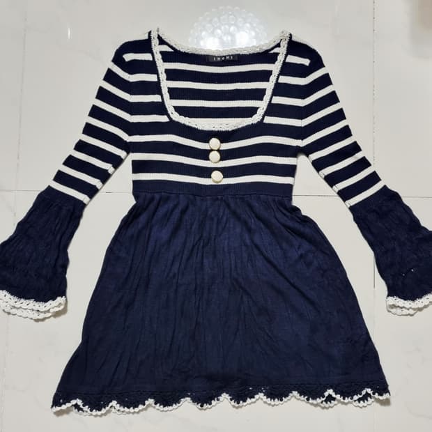 INGNI 스트라이프 플레어 탑