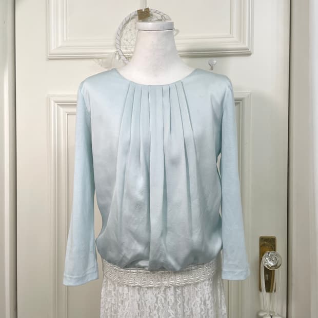 ice blue pleats waist lace top(size-M)