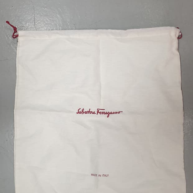 페라가모 더스트백 화이트