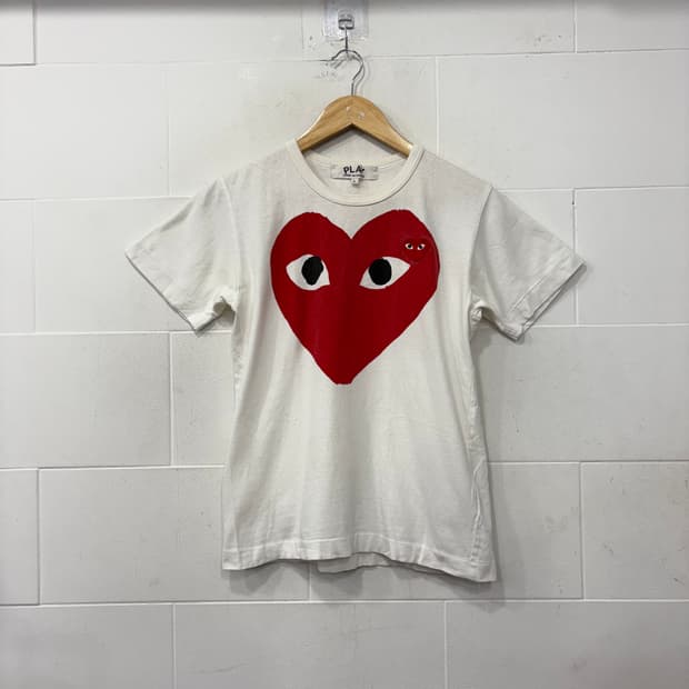 꼼데가르송 플레이 빅 레드하트 로고 티셔츠