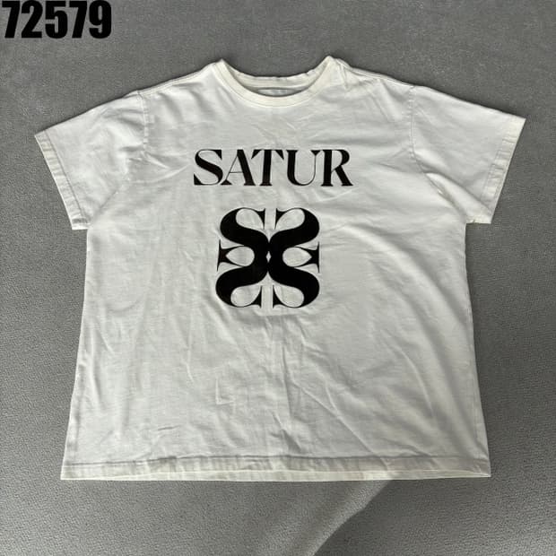 SATUR 화이트 반팔티