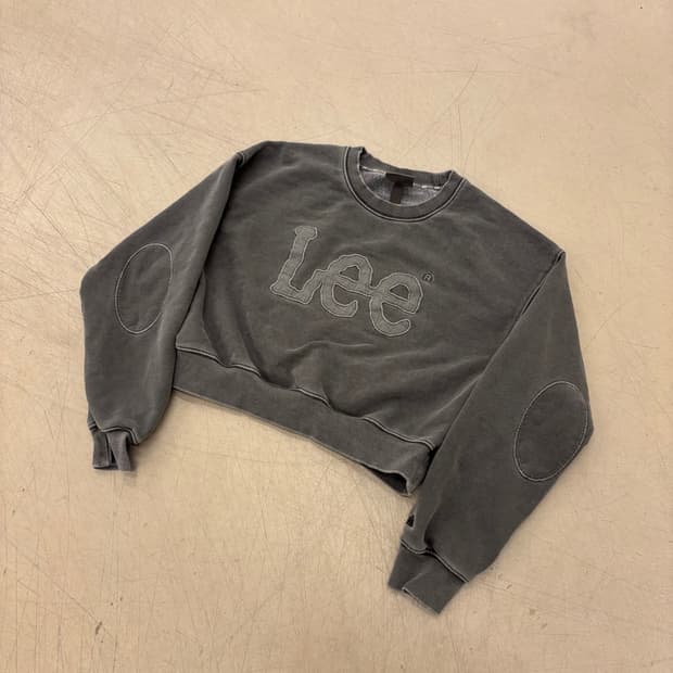 Lee 빅로고 피그먼트 크롭 맨투맨