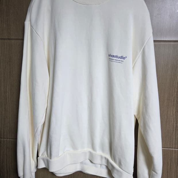 비바스튜디오 맨투맨