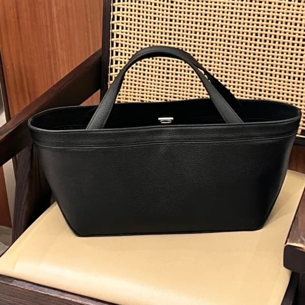 포유어아이즈온리 본 레더 토트백