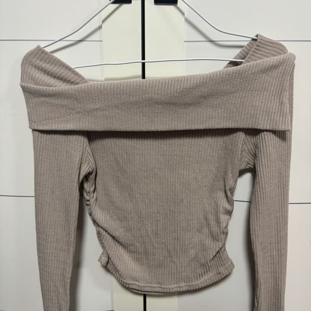 에이블리 니트 오프숄더