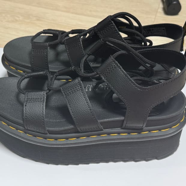 닥터마틴 나틸라 블랙 플랫폼 샌들