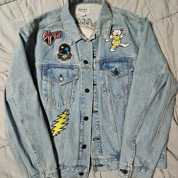 [L]디스이즈네버댓x그레이트풀데드 라이트닝 트러커 자켓 워시드 블루