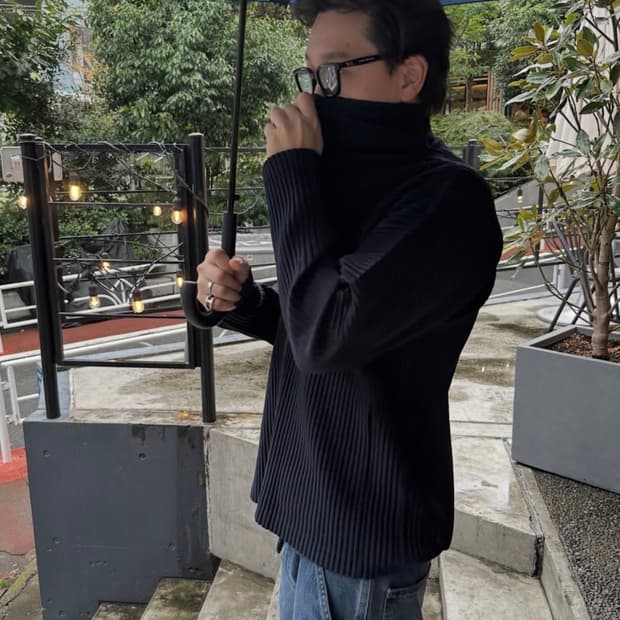 옴므플리세 하이넥 자켓