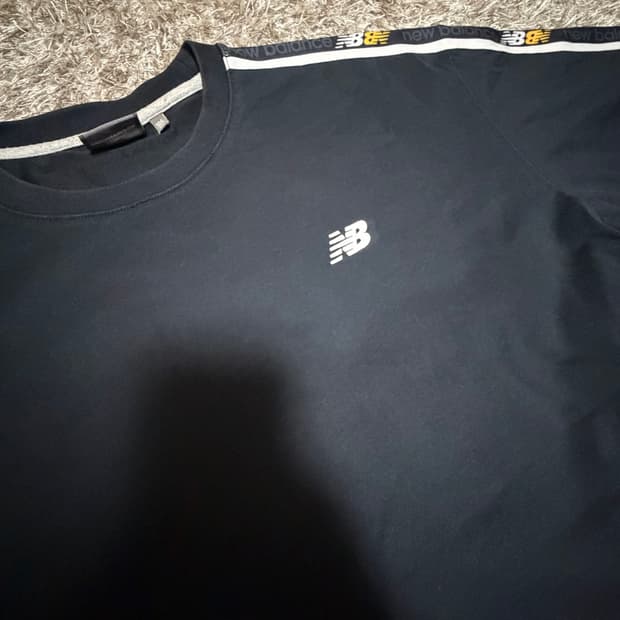 [105] 뉴발란스 블랙 반팔티