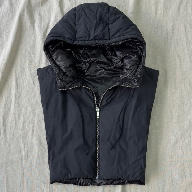 Cos 패디드 후드 베스트 os