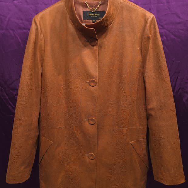 크로커다일 레이디 페이크 레더 하프 자켓 100