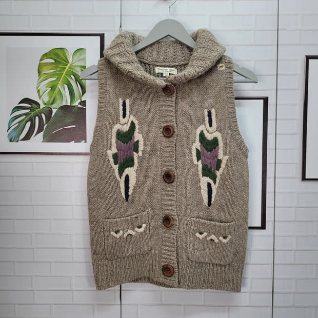 써스데아일랜 모100% 자수 니트 조끼 베스트 S(85)사이즈 새상품급