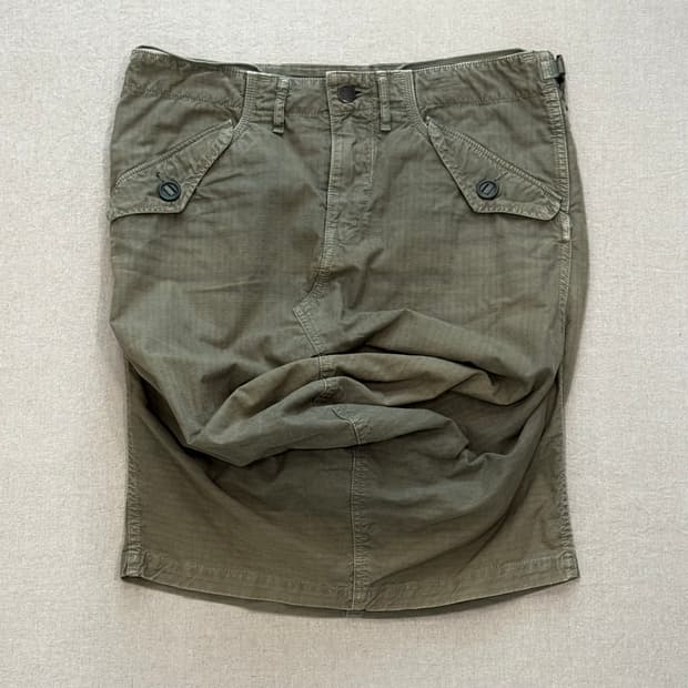 캐피탈 슈링크 카키 미디 스커트