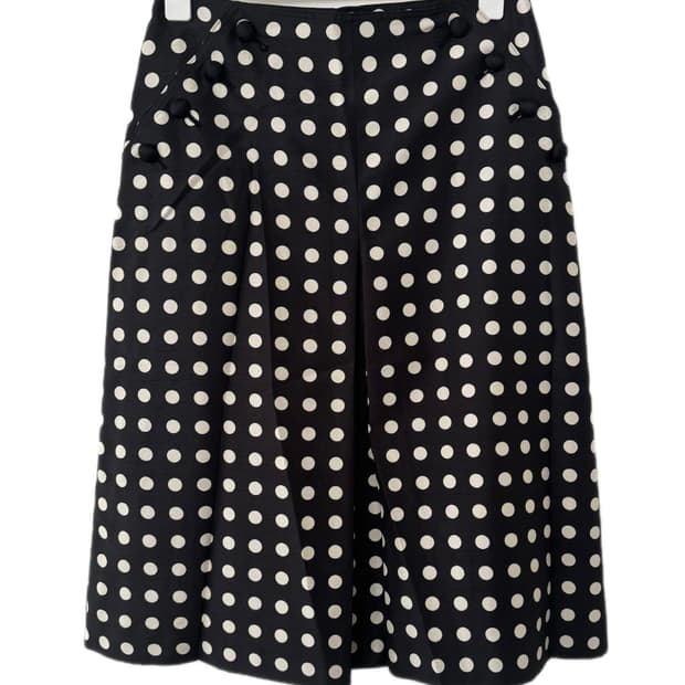도트 패턴 버튼 디테일 미디 스커트
