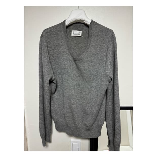 마틴 마르지엘라 언발란스 루즈넥 니트