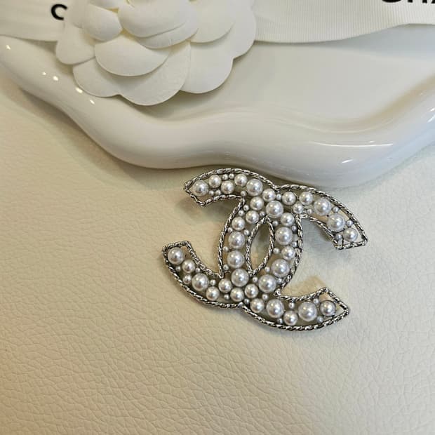 샤넬 CC 멀티진주 은장  브로치 업사이클링
