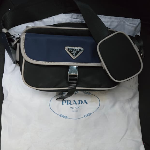 프라다 카메라백 (크로스백)