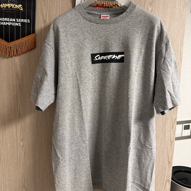 슈프림 24FW 푸추라 박스로고 그레이 티셔츠 L