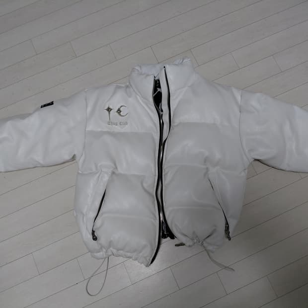 떠그클럽 레더패딩 화이트 가죽패딩 2사이즈 점퍼