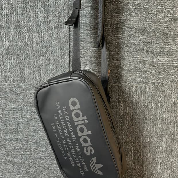 아디다스 블랙 크로스백