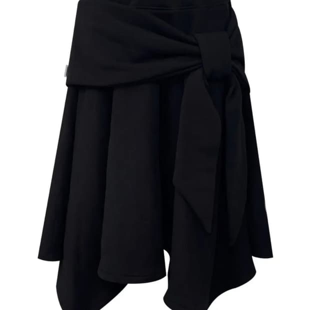체메씨 보우 언발란스 스커트 블랙