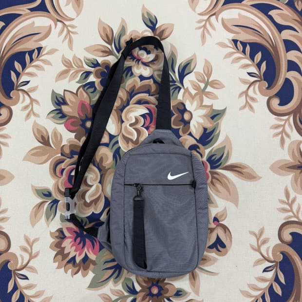 나이키 Nike 에센셜 크로스 바디팩 힙색(그레이)