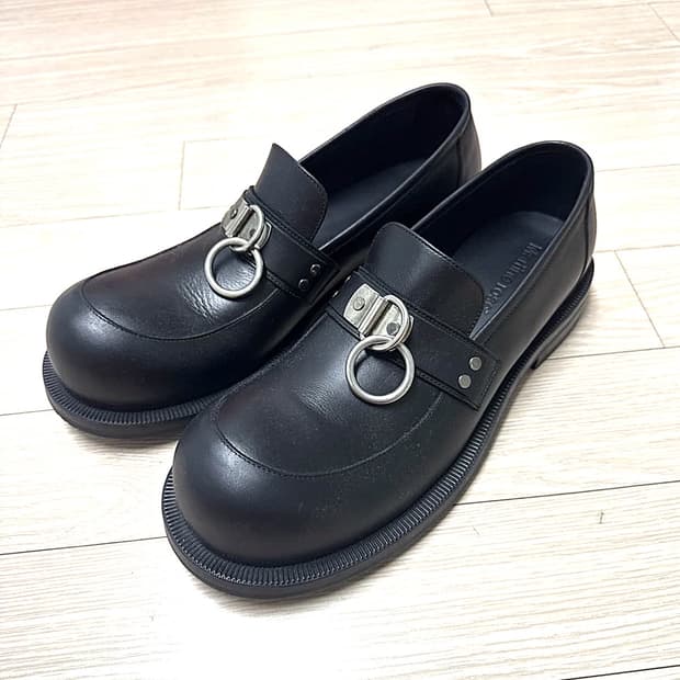 [280] 마틴 로즈 25ss 메탈링 디테일 레더 로퍼