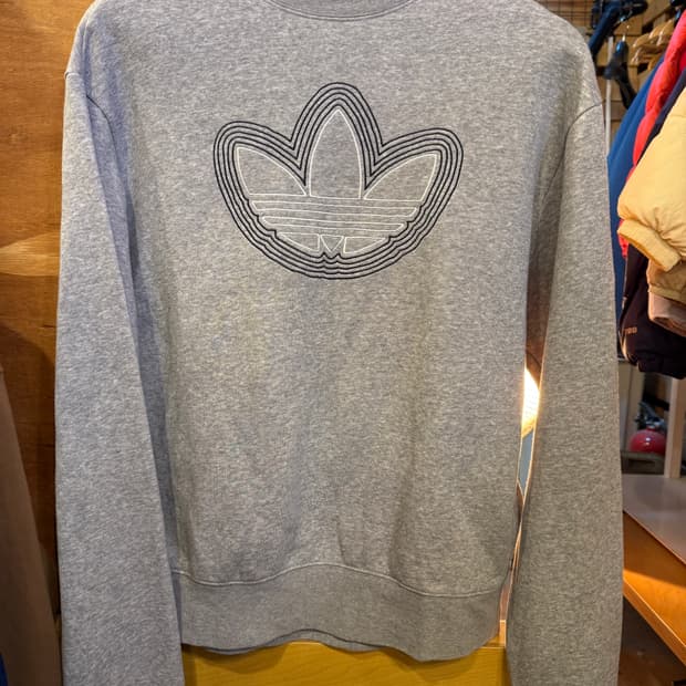 아디다스 그레이 맨투맨