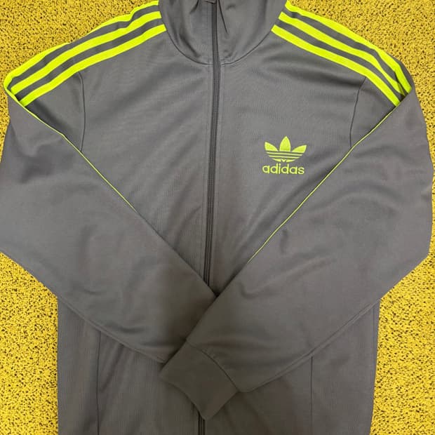 아디다스 트랙탑 100